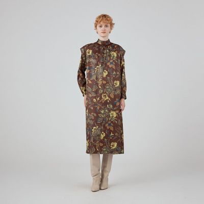 ポリエステルサテンプリント スタンドカラーワンピース | maison