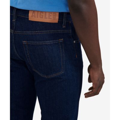 アイコニック　スリムフィットテーパードデニムパンツ