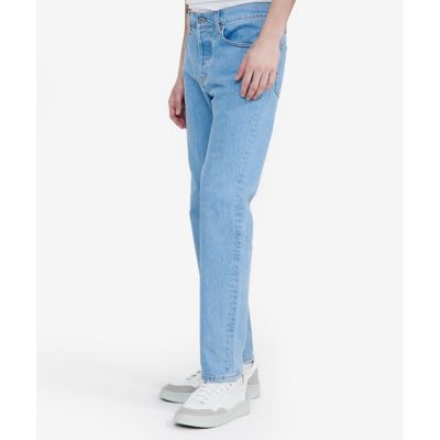 アイコニック　スリムフィットテーパードデニムパンツ