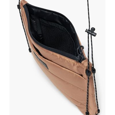 撥水　パディング　サコッシュ　ショルダーバッグ　ミニポーチ付き　Ｗ２８×Ｈ２０×Ｄ４ｃｍ
