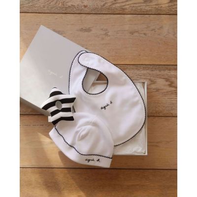 ＜agnes b. ENFANT (Baby&Kids)＞ＷＥＢ限定　ベビーギフトボックス　ボネ・スタイ・ラトル　３点セット