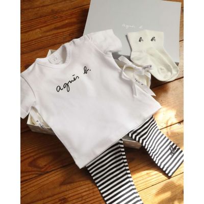 ＜agnes b. ENFANT (Baby&Kids)＞ＷＥＢ限定　ベビーギフトボックス　ロゴＴシャツ・ボーダーレギンス・ソックス　３点セット