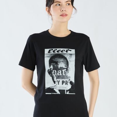 ＜agnes b. (Women)＞【ユニセックス】ＳＳ７０　ＴＳ　４０ａｎｓ　アーティストＴシャツ