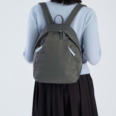 ナイロン バックパック OAS14－05 | agnes b. (Women