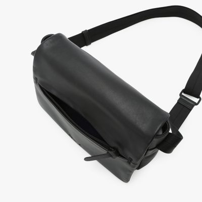 アニエスベー 本革 型押しロゴ　ワンショルダーバッグ ブラック h623 レザー ショルダーバッグ ”Trip” ABH01－01 | agnes b