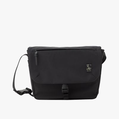 ＜agnes b. HOMME (Men)＞ナイロン　ラージ　ショルダーバッグ　”Ｔｒｉｐ”　ＺＡＨ０１－０９