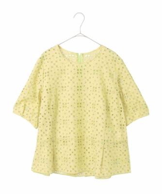 ＜HIROKO BIS GRANDE (Women)＞【大きいサイズ】アイレット刺繍タックヘムブラウス