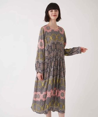 【大きいサイズ】ヴィンテージ風モチーフ総柄ワンピース　／洗濯機で洗える