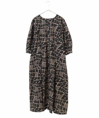 【大きいサイズ】幾何フラワーコンシャスシルエットワンピース　／洗える