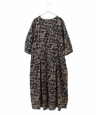 【大きいサイズ】幾何フラワーコンシャスシルエットワンピース　／洗える