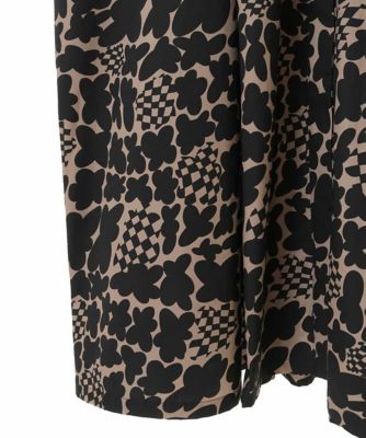 【大きいサイズ】幾何フラワーコンシャスシルエットワンピース　／洗える