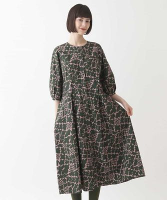 【大きいサイズ】幾何フラワーコンシャスシルエットワンピース　／洗える