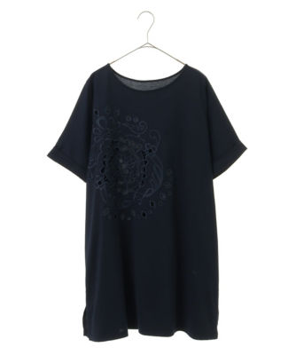 ＜HIROKO BIS GRANDE (Women)＞【大きいサイズ】カットワーク刺繍デザインロングＴシャツ　／洗濯機で洗える