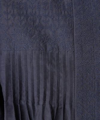 クロス刺繍デザインブラウス