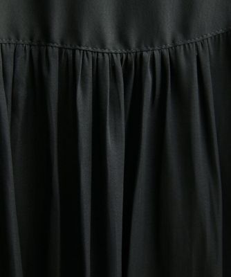 【小さいサイズ】メタル釦デザイン　サテン地ブラウス／洗える