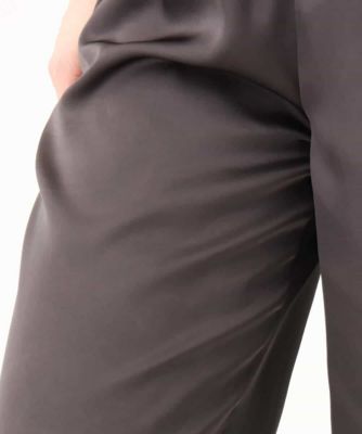 【小さいサイズ】リラックスサテンテーパードパンツ／洗える