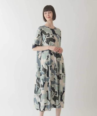 【小さいサイズ　／洗濯機で洗える】迷彩フラワーコクーンデザインワンピース