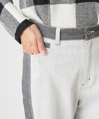 サイドラインホワイトデニムテーパードパンツ