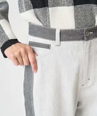 サイドラインホワイトデニムテーパードパンツ