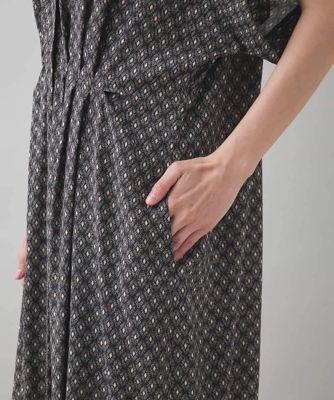 ✴︎未使用✴︎ヒロココシノ　フリル付き白黒パターンワンピース 幾何シャイニープリントワンピース／日本製／洗える | HIROKO