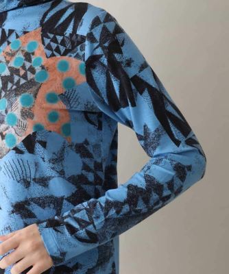 HIROKO KOSHINO / ヒロココシノ アートモチーフハイネックプルオーバー /日本製/洗える アートモチーフハイネックプルオーバー /日本製/洗える