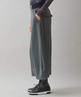 立体ヘムデザインワイドパンツ／洗える