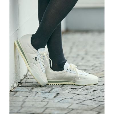 ＜LACOSTE＞レディース　ＡＵＲＡ　２２５　４　ＳＦＡ