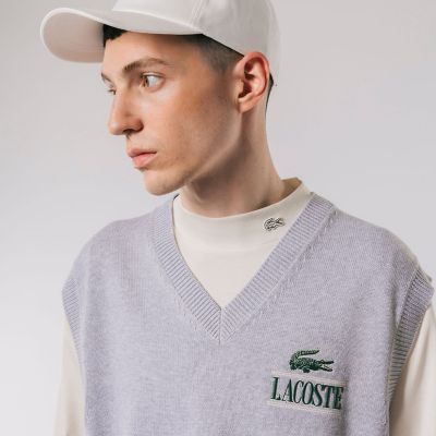 LACOSTE ラコステ Vネック ニットベスト 白 ロゴ刺繍 クラシックVネックニットベスト | LACOSTE/ラコステ | 三越伊勢丹