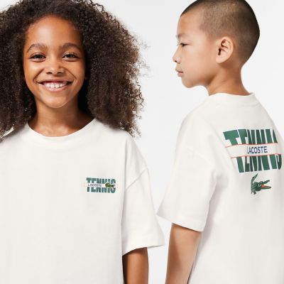 ＜LACOSTE＞ラコステ　テニス　バックプリントＪＵＮＩＯＲ　Ｔシャツ
