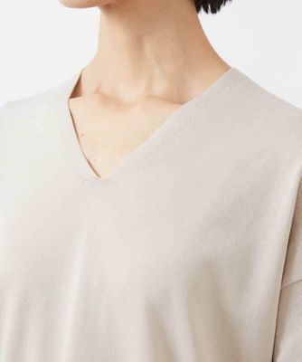 アンシェヌマン　HER.  Ｖネックプルオーバー　ベージュ レディシルエットVネックプルオーバー: ファッション雑貨 - 看護
