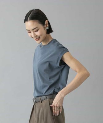 beardsley  敦賀刺繍　フレンチスリーブカットソー BEARDSLEY（ビアズリー）の「フロント刺繍フレンチカットソー（Tシャツ