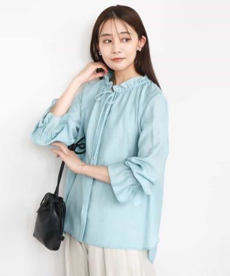 MK MICHEL KLEIN (Women)/エムケーミッシェルクラン フリルネックディティールブラウス/洗える ライトブルー50 トップス【三越伊勢丹/公式】