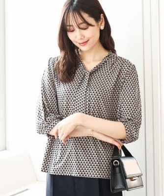 ＜MK MICHEL KLEIN (Women)＞幾何柄ボウタイジャージーカットソー／洗える