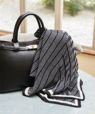 洗える］モノトーンプリーツ幾何柄ロングスカーフ | MK MICHEL KLEIN