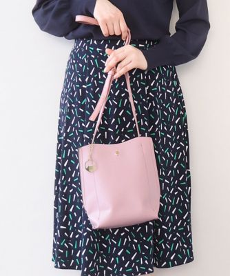 ＜MK MICHEL KLEIN BAG (Women)＞［軽量／チャーム付き］ウェーブカットステッチショルダーバッグ