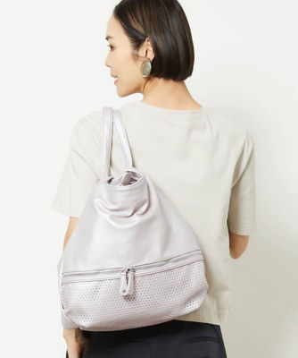 ＜MK MICHEL KLEIN BAG (Women)＞［２ＷＡＹ／Ａ４サイズ対応］パンチングデザイン変形トートバッグ