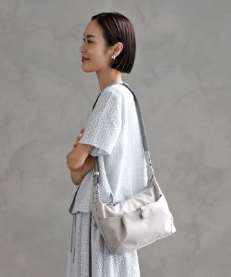 ＜MK MICHEL KLEIN BAG (Women)＞［撥水／５００ｇ以下の軽量］レザーポイントナイロンショルダーバッグ