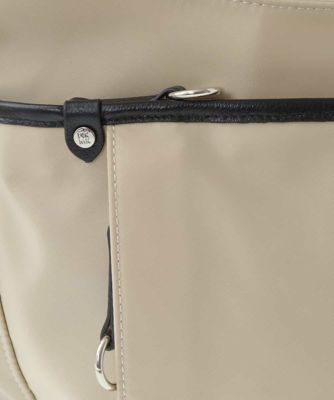 ［撥水・ペットボトルホルダー付］アクセントレザーショルダーバッグ