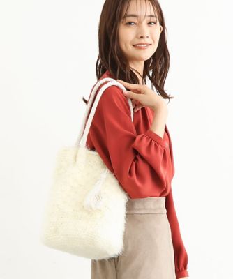 ［軽量］タッセル付きニットバッグ