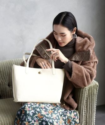 MK MICHEL KLEIN BAG (Women)/エムケーミッシェルクランバッグ [A4収納可]牛革スクエアトートバッグ 80アイボリー 旅行用かばん・バッグ【三越伊勢丹/公式】