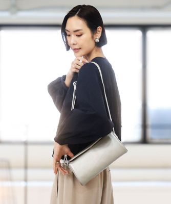 ＜MK MICHEL KLEIN BAG (Women)＞［３００ｇ以下の軽量］カウレザーシリンダーバッグ