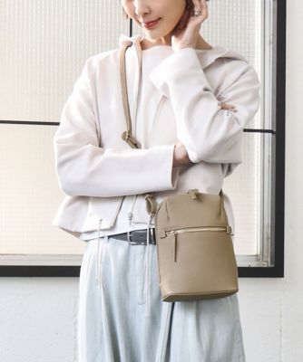 ＜MK MICHEL KLEIN BAG (Women)＞［３００ｇ以下の軽量］牛革ラウンドジップショルダーバッグ