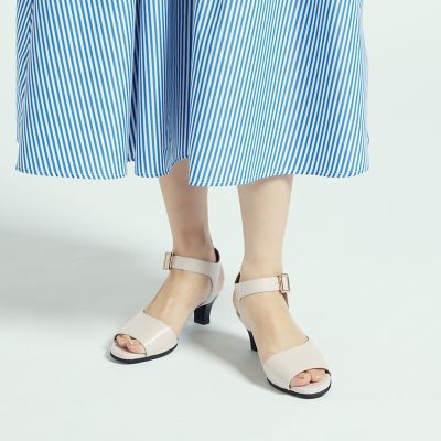 ペダラ　ヒールサンダル　２Ｅ　５．０ｃｍヒール