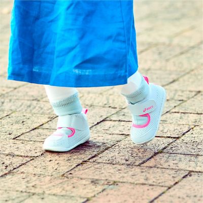 ＭＥＳＨＯＥＳ　ＦＩＲＳＴ