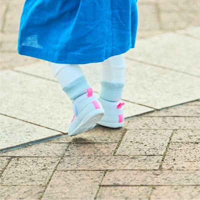 ＭＥＳＨＯＥＳ　ＦＩＲＳＴ