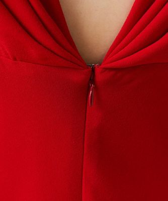 【ＳＹＢＩＬＬＡ　ＤＲＥＳＳ】オープンバックＶネックドレス