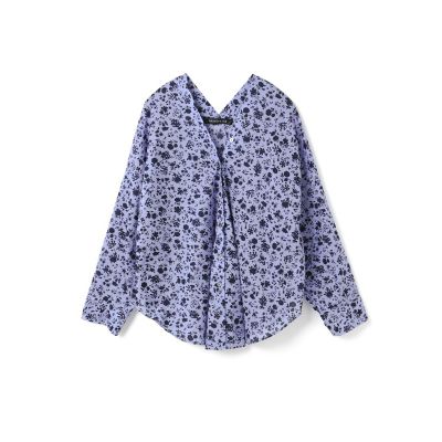 ｍｉｚｕｉｒｏ　ｉｎｄ　スモールフラワーＶネックシャツ