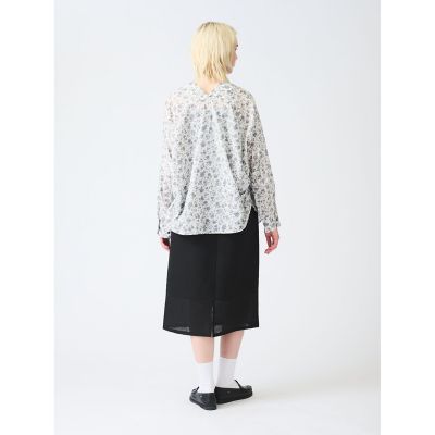 ｍｉｚｕｉｒｏ　ｉｎｄ　スモールフラワーＶネックシャツ