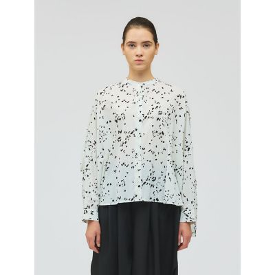 ＜mizuiro ind (Women)＞ｍｉｚｕｉｒｏ　ｉｎｄ　プリントバックギャザーシャツ