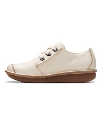 Ｃｌａｒｋｓ　０１４Ｄ　Ｆｕｎｎｙ　Ｄｒｅａｍ　ファニードリーム　クリーム　カジュアルシューズ